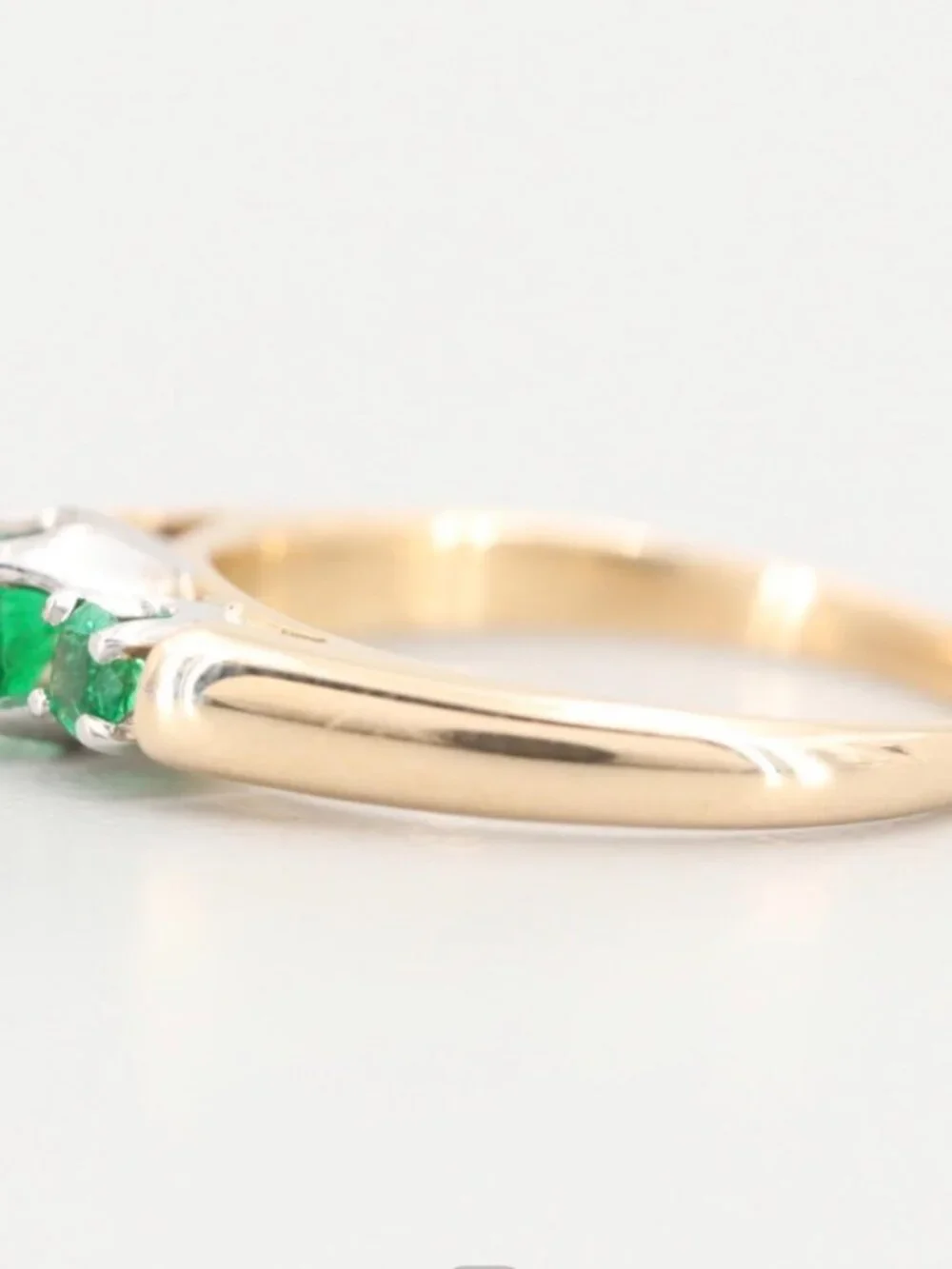 14K WHITE AND YELLOW GOLD NATURAL EMERALD RING SIZE 6